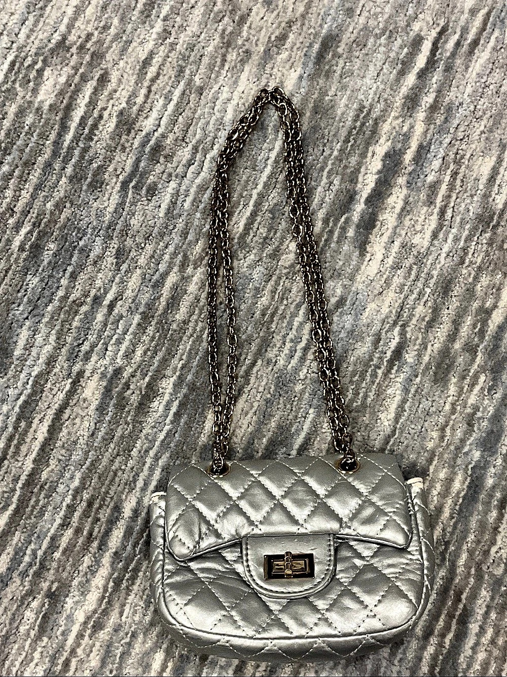 Quilted Shoulder Bag in Silver Like New